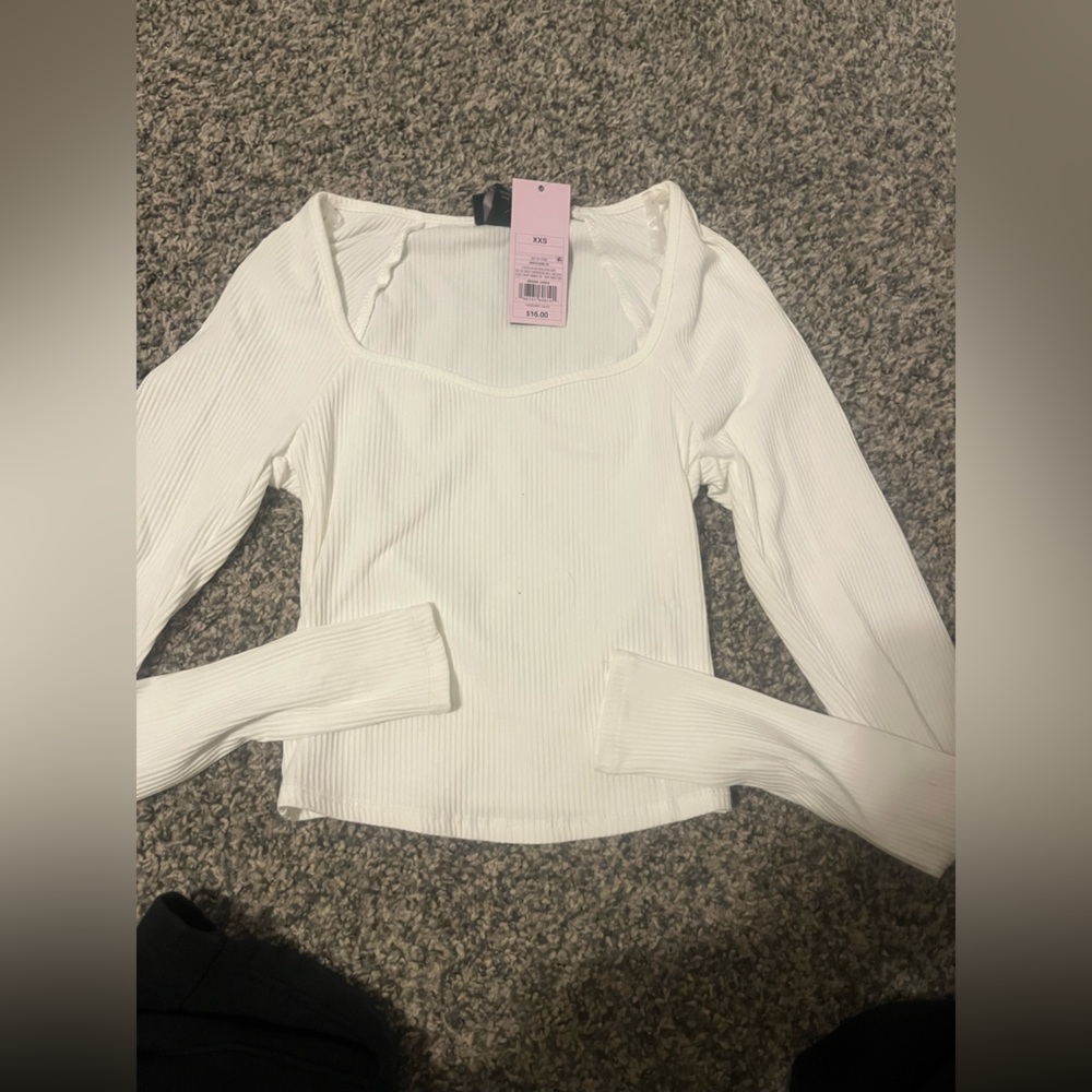 Elegant White Ribbed Women's Top